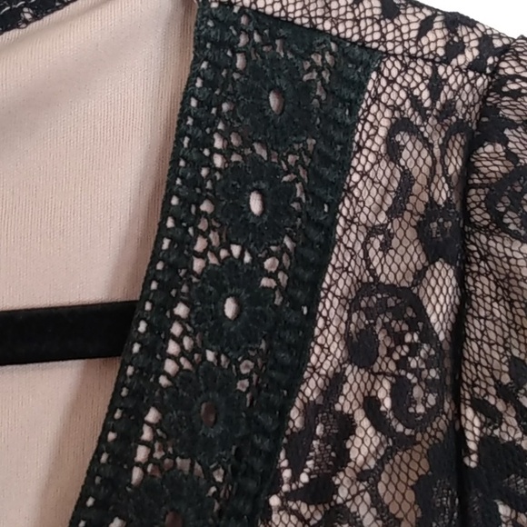 Twentyone Size Medium Women's Lacey Black And Tan Short Sleeve Shirt - Picture 6 of 9